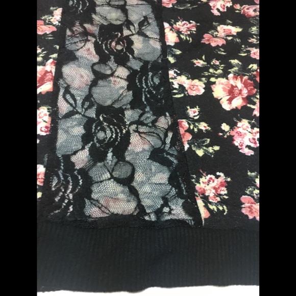 🔥FREE🔥No Boundaries sweater top with lace L - Picture 8 of 8